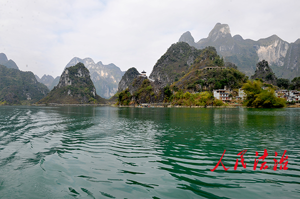 美如画的浩坤湖。.JPG