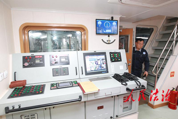 “海巡1005”船先进的船舶机舱集控室.jpg