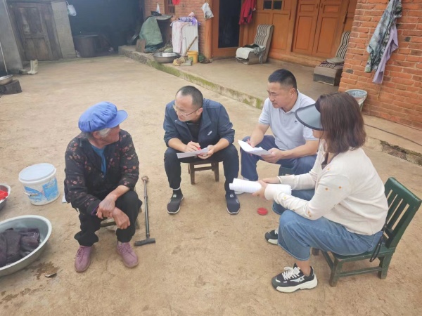 入户走访1_副本.jpg